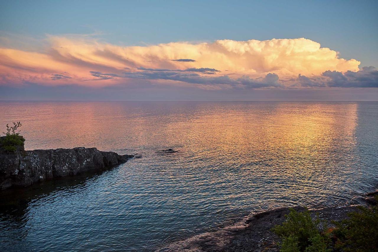 Reflections Cabin On Lake Superior - Near Lutsen Schroeder Exterior photo